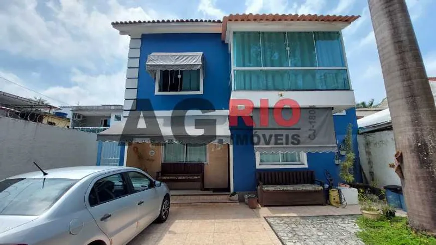 Foto 1 de Casa com 2 Quartos à venda, 214m² em Taquara, Rio de Janeiro