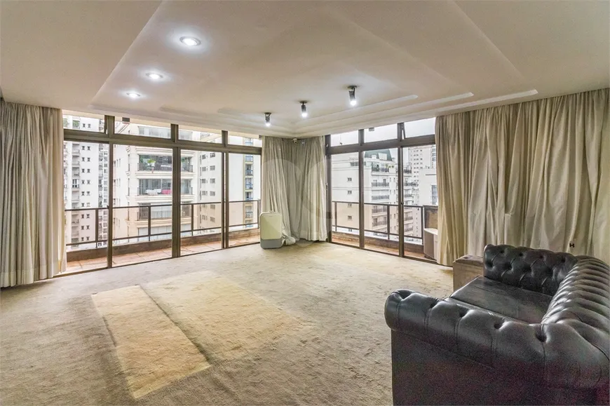 Foto 1 de Apartamento com 4 Quartos à venda, 300m² em Higienópolis, São Paulo