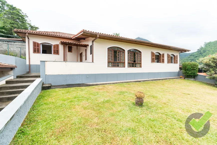 Foto 1 de Casa com 5 Quartos à venda, 284m² em Aprazivel, Nova Friburgo