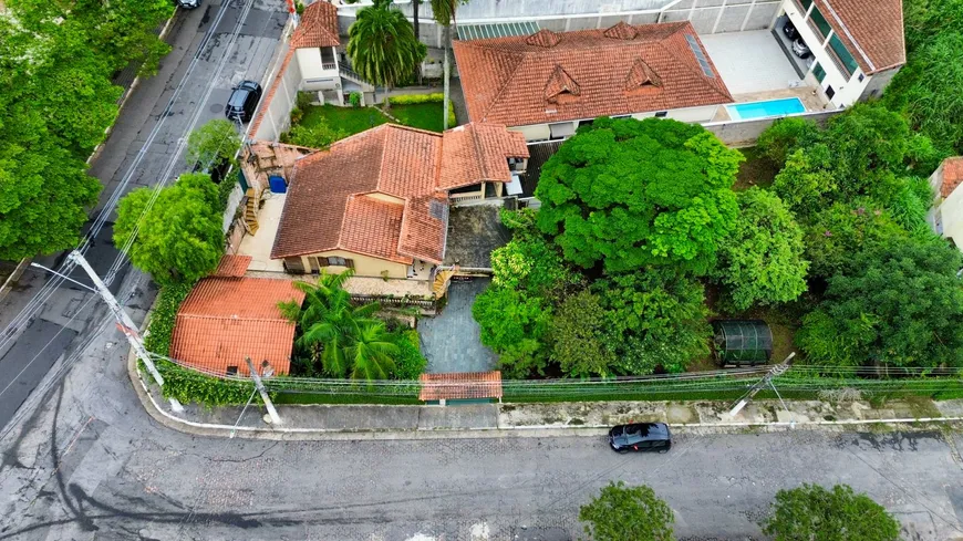 Foto 1 de Casa com 2 Quartos à venda, 180m² em Horto Florestal, São Paulo