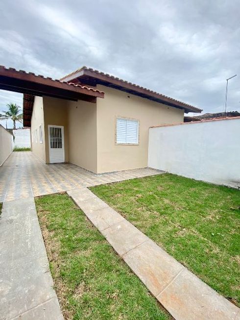 Casa com 2 Quartos e 2 banheiros à Venda, 70 m² por R$ 300.000