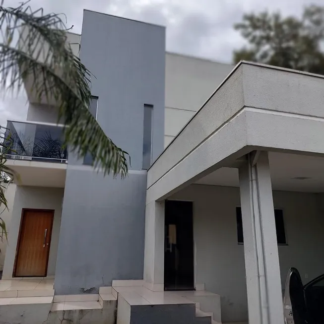 Foto 1 de Casa com 3 Quartos à venda, 250m² em Vilage Flamboyant, Cuiabá