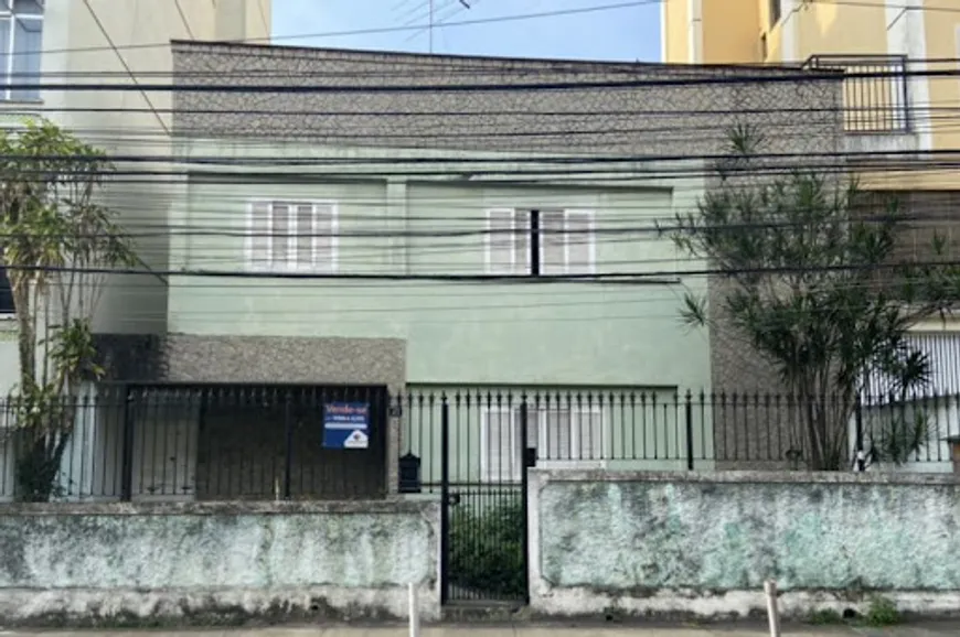 Foto 1 de Casa com 8 Quartos à venda, 270m² em Vital Brasil, Niterói