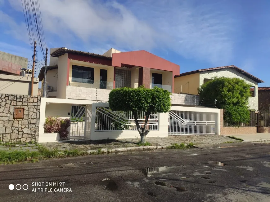 Foto 1 de Casa com 4 Quartos à venda, 400m² em Farolândia, Aracaju