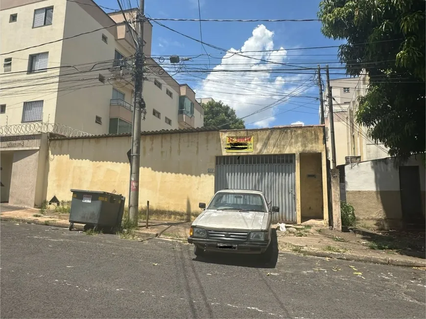 Foto 1 de Lote/Terreno à venda, 360m² em Santa Mônica, Uberlândia