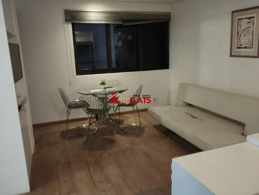 Foto 1 de Apartamento com 1 Quarto para alugar, 42m² em Moema, São Paulo