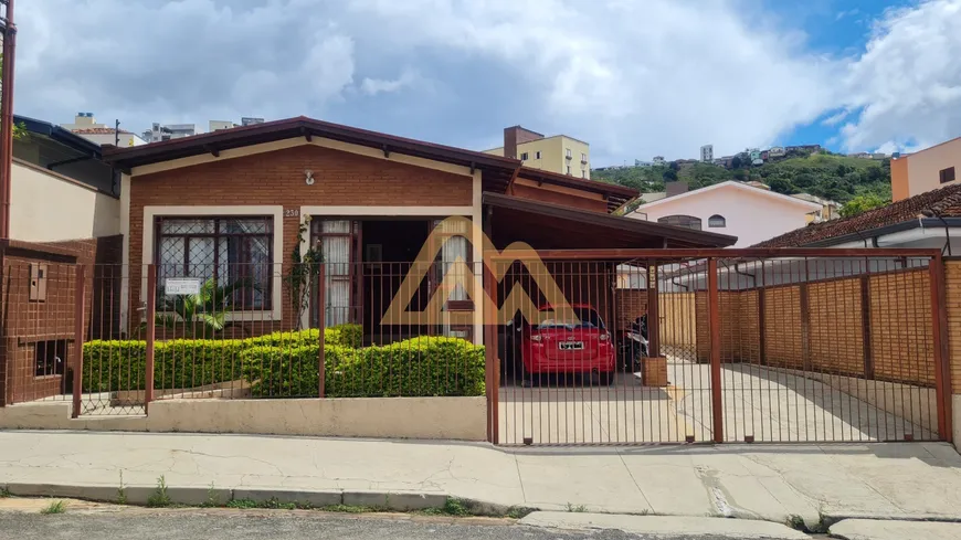 Foto 1 de Casa com 4 Quartos à venda, 142m² em Santa Angela, Poços de Caldas