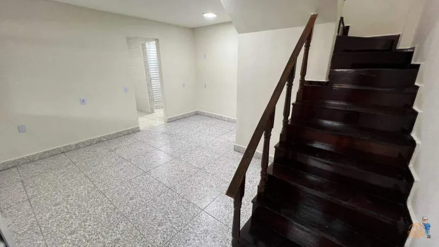 Foto 1 de Casa com 2 Quartos à venda, 85m² em Santa Maria, Santos