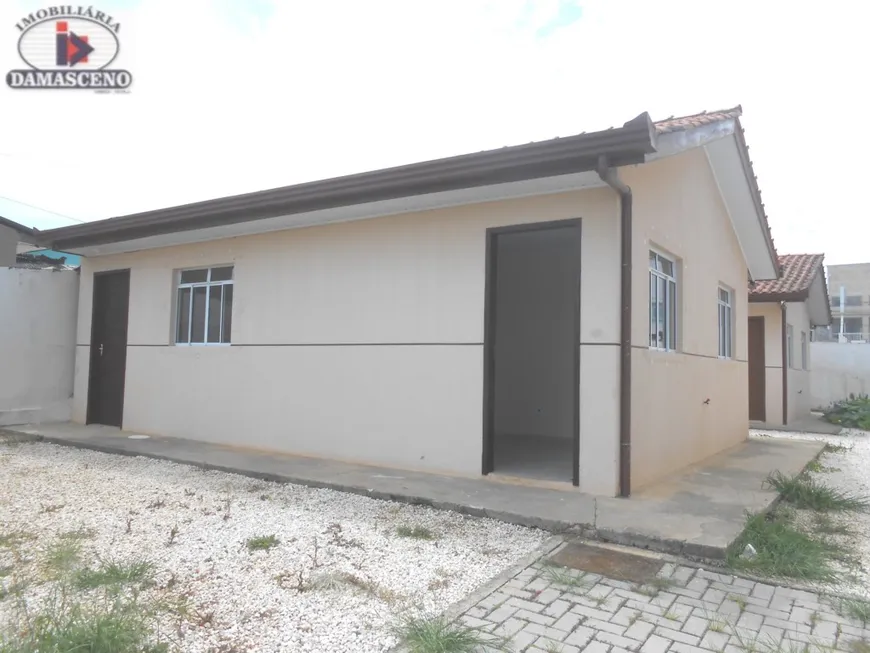 Foto 1 de Casa com 2 Quartos para alugar, 40m² em Vila Yara, Colombo