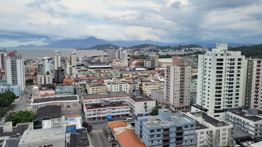 Foto 1 de Cobertura com 3 Quartos à venda, 212m² em Kobrasol, São José