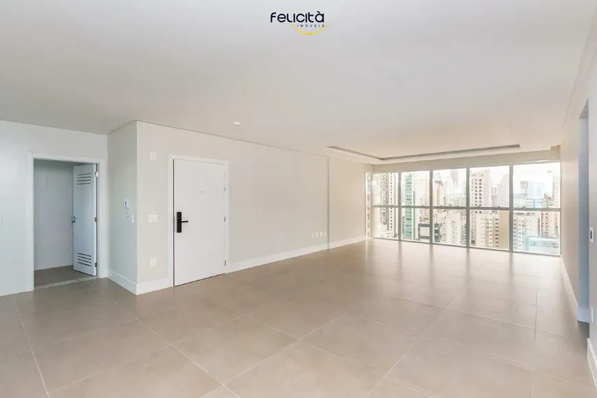 Foto 1 de Apartamento com 3 Quartos à venda, 136m² em Centro, Balneário Camboriú