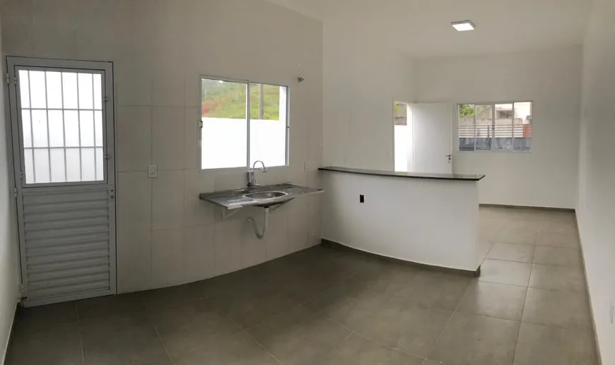 Foto 1 de Casa com 2 Quartos à venda, 96m² em Residencial Estoril, Taubaté