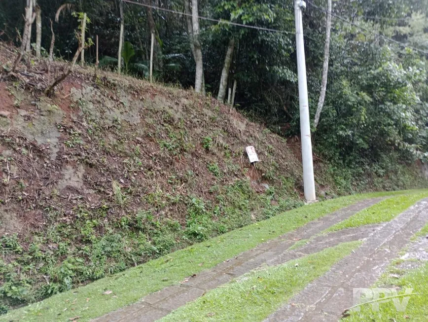 Foto 1 de Lote/Terreno à venda, 1100m² em Serrinha, Teresópolis