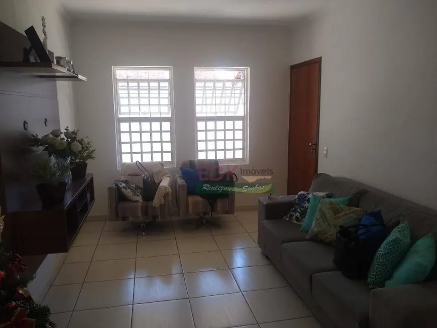 Foto 1 de Casa com 2 Quartos à venda, 110m² em Jardim Independência, Taubaté