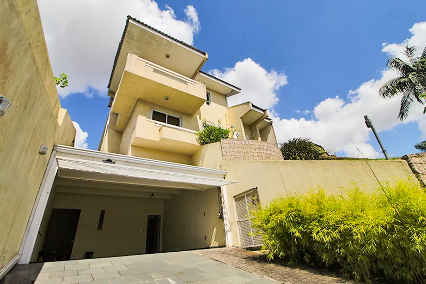 Foto 1 de Sobrado com 4 Quartos para alugar, 312m² em Bom Retiro, Curitiba