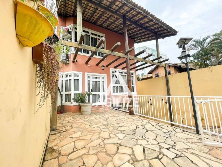 Foto 1 de Casa com 4 Quartos à venda, 242m² em Cancela Preta, Macaé