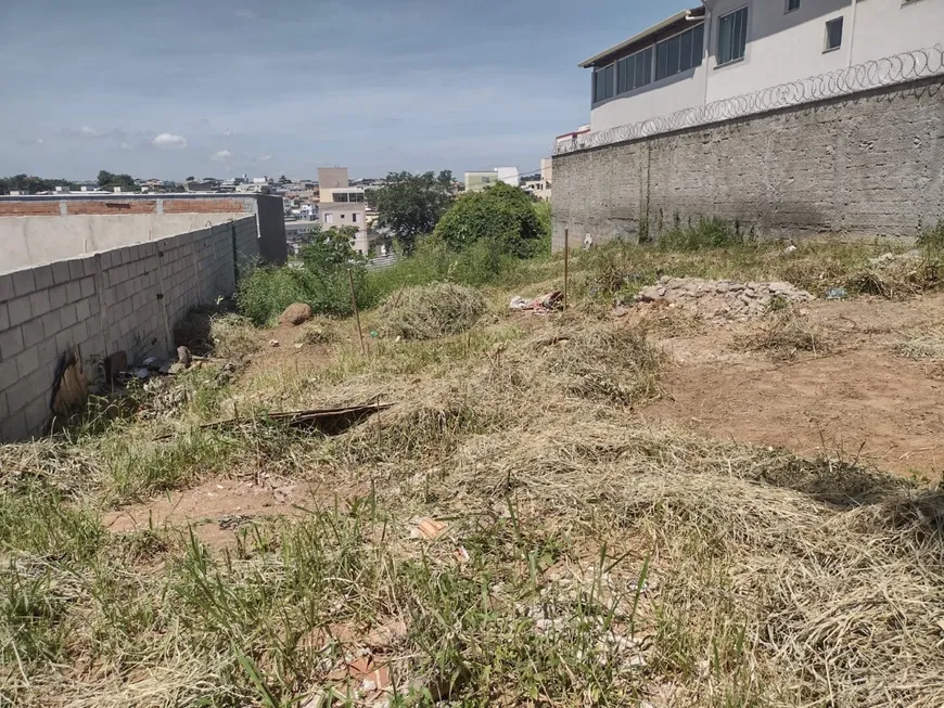 Foto 1 de Lote/Terreno à venda, 360m² em Cabral, Contagem