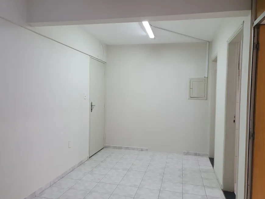 Foto 1 de Kitnet com 1 Quarto para alugar, 28m² em Liberdade, São Paulo