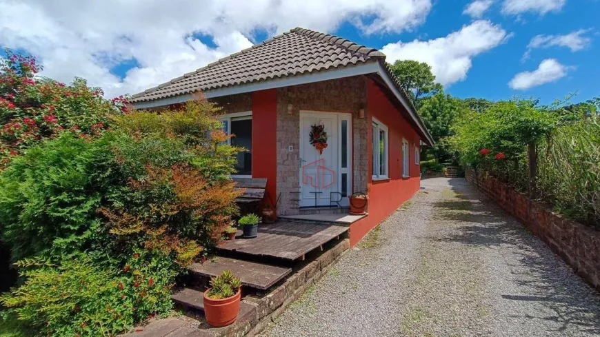 Foto 1 de Casa com 4 Quartos à venda, 230m² em Santa Terezinha, Canela