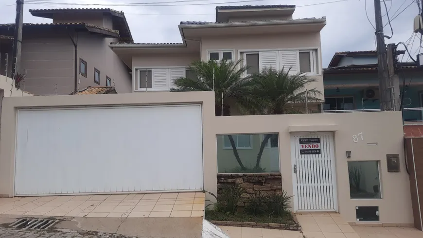 Foto 1 de Casa com 4 Quartos à venda, 205m² em Cancela Preta, Macaé