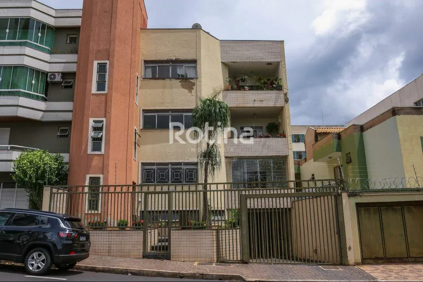 Foto 1 de Apartamento com 4 Quartos para alugar, 203m² em Tabajaras, Uberlândia
