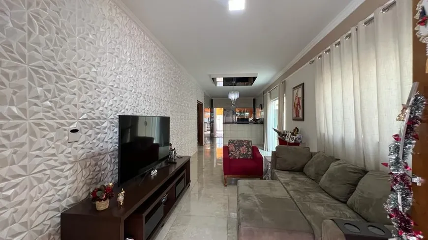 Foto 1 de Casa com 3 Quartos à venda, 173m² em Santa Rosa, Uberlândia