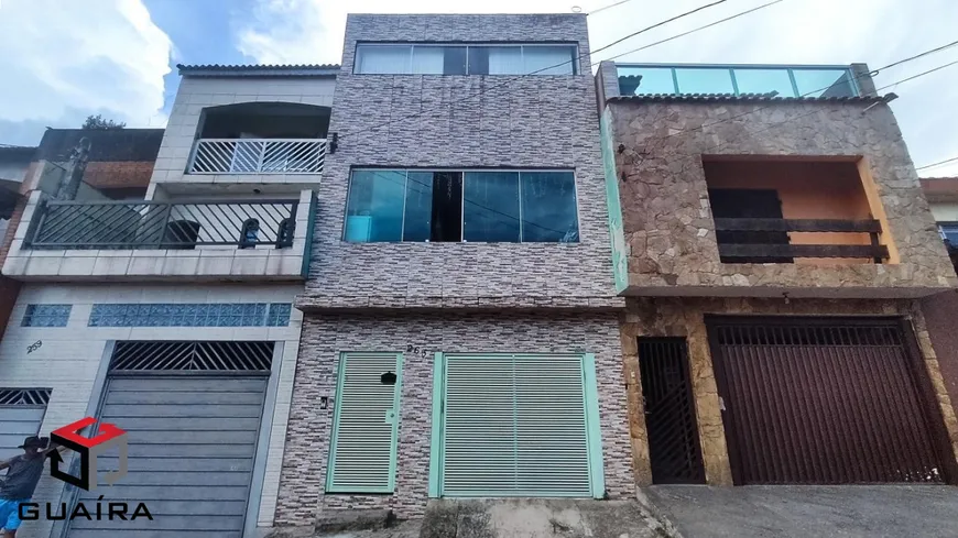 Foto 1 de Sobrado com 3 Quartos à venda, 250m² em Jardim Santo Andre, Santo André