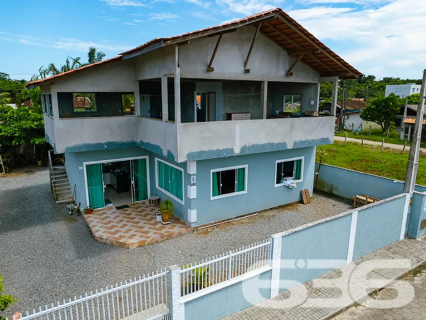 Foto 1 de Sobrado com 3 Quartos à venda, 175m² em Costeira, Balneário Barra do Sul