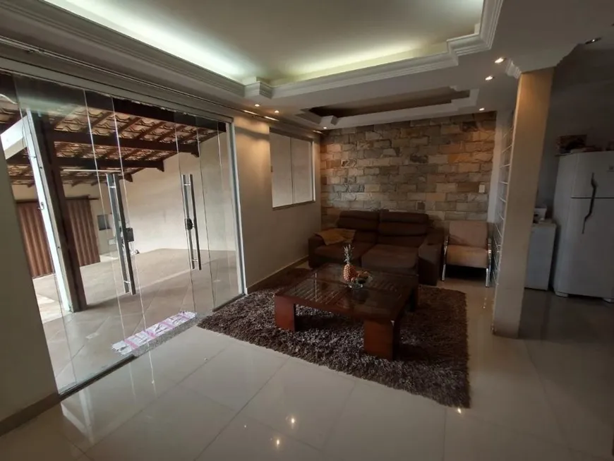 Foto 1 de Casa com 3 Quartos à venda, 210m² em Alípio de Melo, Belo Horizonte