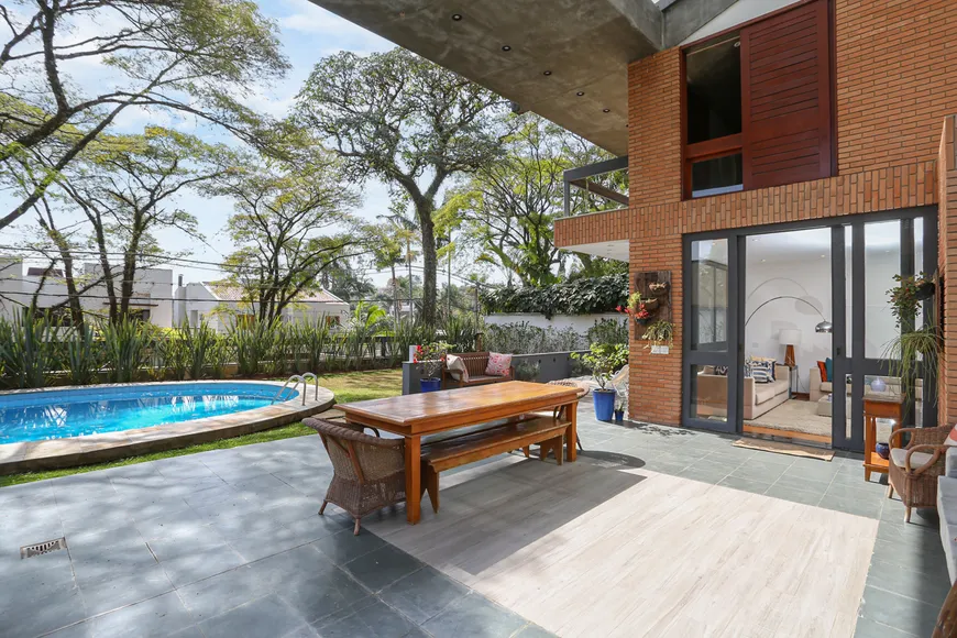 Foto 1 de Casa com 4 Quartos para alugar, 620m² em Jardim Guedala, São Paulo