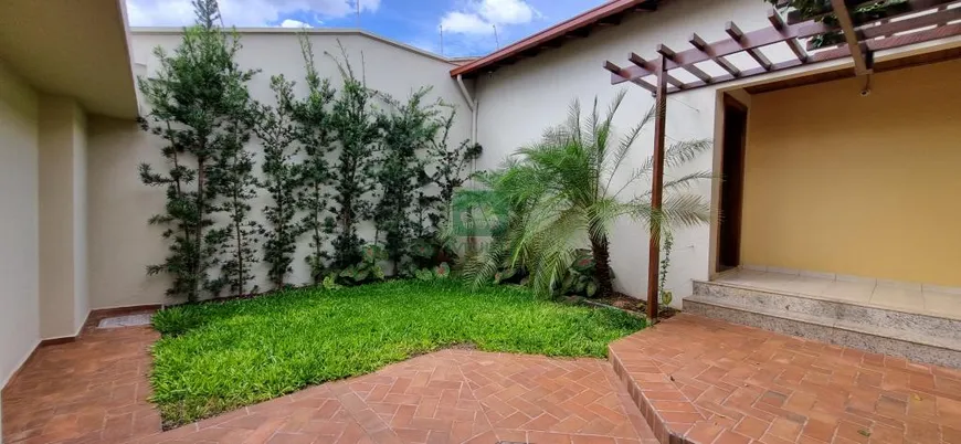Foto 1 de Casa com 3 Quartos para alugar, 283m² em Daniel Fonseca, Uberlândia
