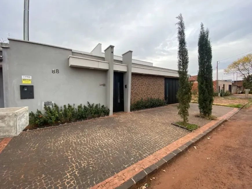 Foto 1 de Casa com 3 Quartos à venda, 231m² em Universitário, Ituiutaba