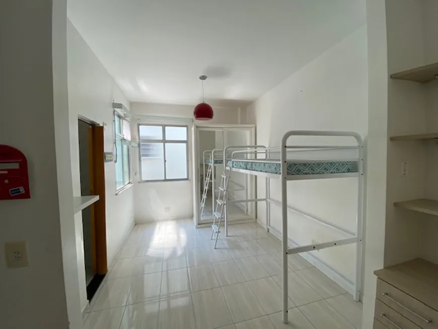 Foto 1 de Apartamento com 1 Quarto para venda ou aluguel, 30m² em Grajaú, Rio de Janeiro