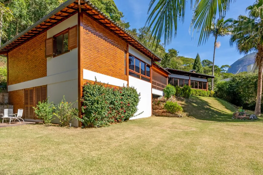 Foto 1 de Casa de Condomínio com 5 Quartos à venda, 258m² em Quebra Frascos, Teresópolis