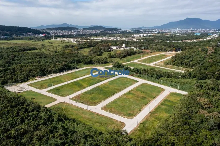 Foto 1 de Lote/Terreno à venda, 200m² em Forquilhas, São José