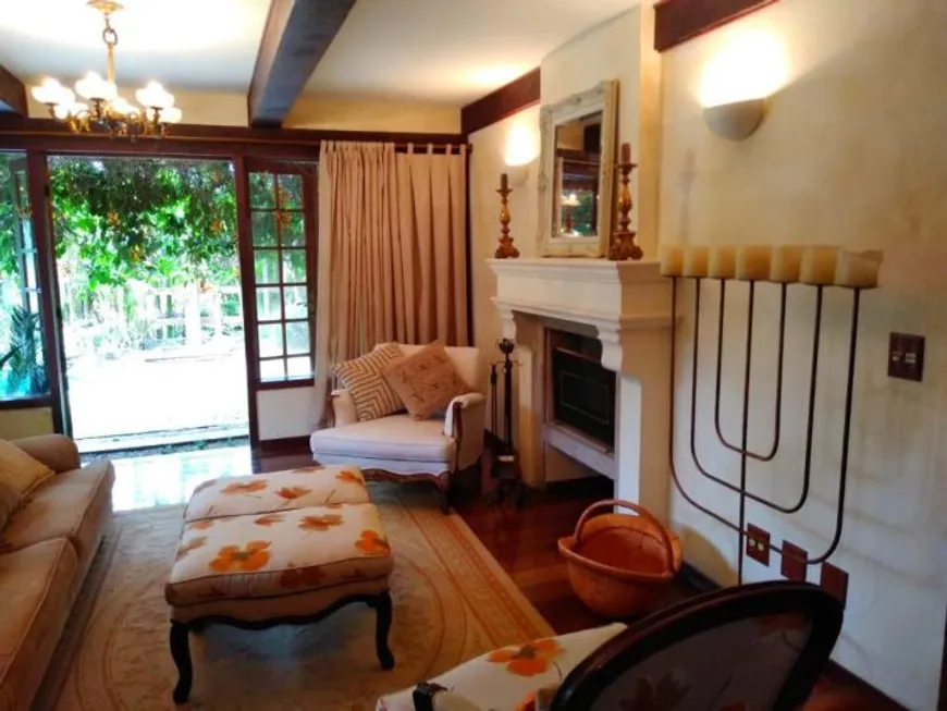 Foto 1 de Casa de Condomínio com 4 Quartos à venda, 300m² em Araras, Petrópolis