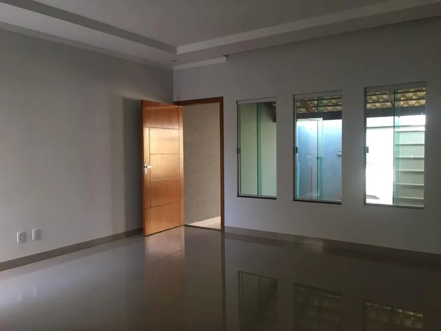 Foto 1 de Casa com 3 Quartos à venda, 87m² em Jardim Guanabara, Goiânia