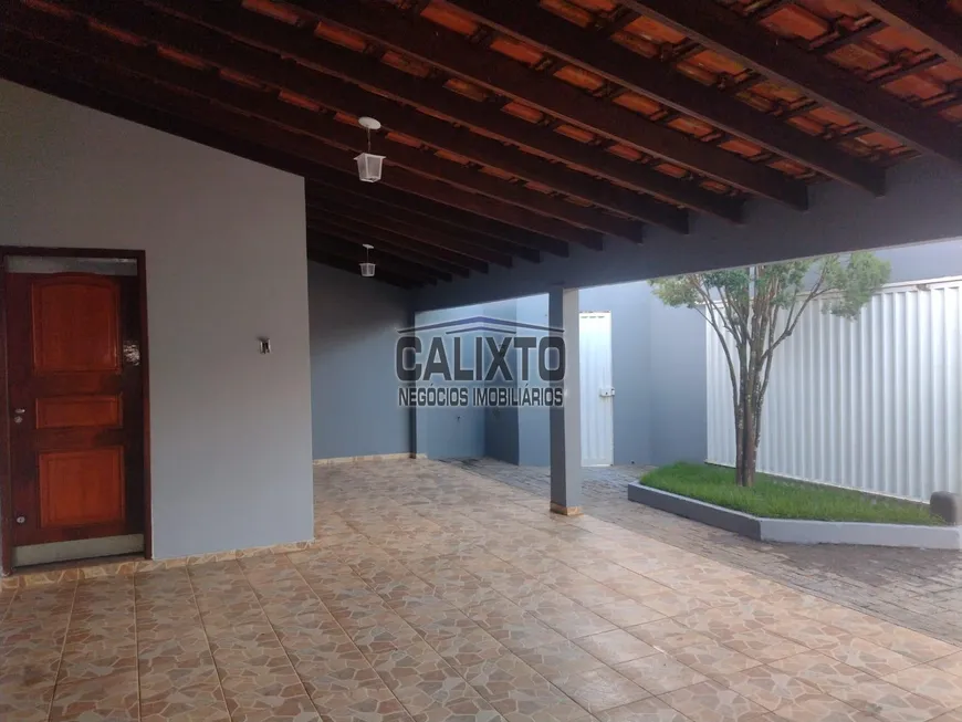 Foto 1 de Casa com 3 Quartos à venda, 167m² em Jardim Ipanema, Uberlândia