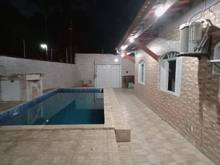 Foto 1 de Casa com 4 Quartos à venda, 100m² em Centro, Mongaguá