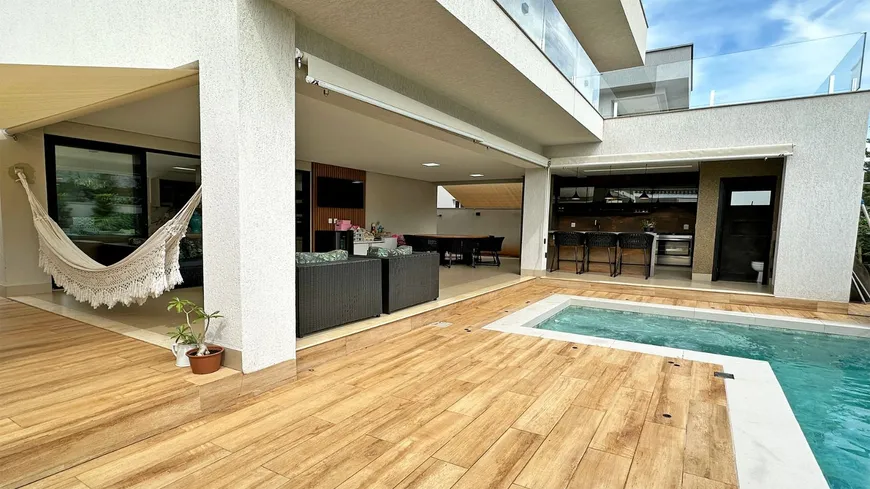 Foto 1 de Casa de Condomínio com 4 Quartos à venda, 333m² em Jardins Valencia, Goiânia