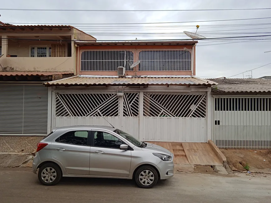 Foto 1 de Sobrado com 4 Quartos à venda, 126m² em Samambaia Sul, Brasília