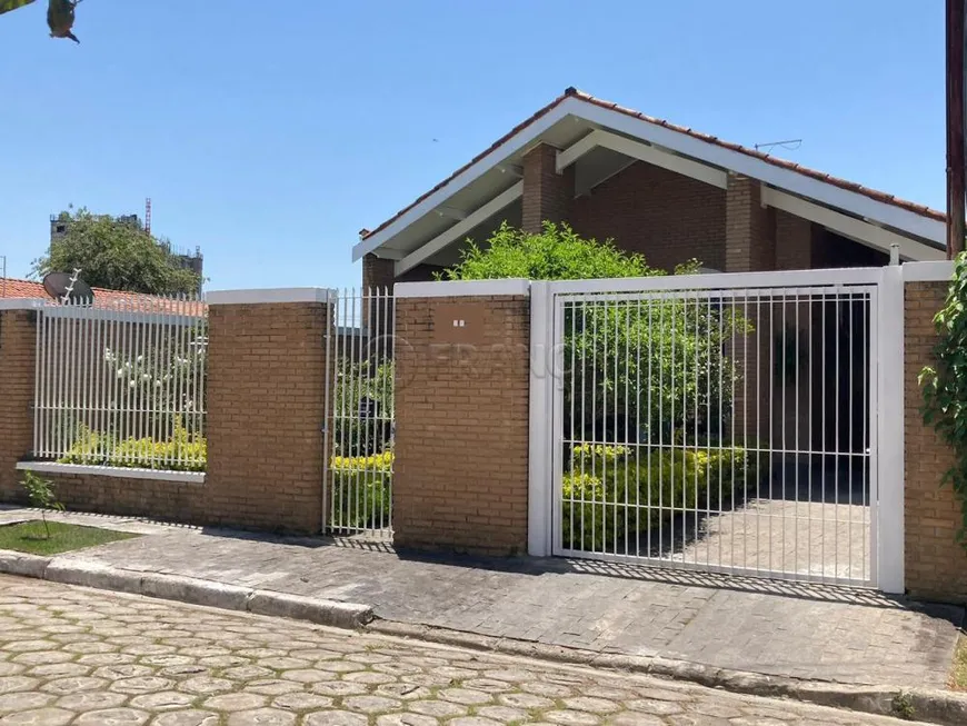 Foto 1 de Casa com 3 Quartos à venda, 266m² em Jardim Siesta, Jacareí