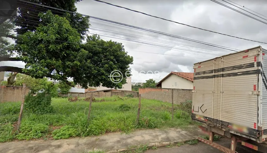 Foto 1 de Lote/Terreno à venda, 300m² em Lagoinha, Uberlândia