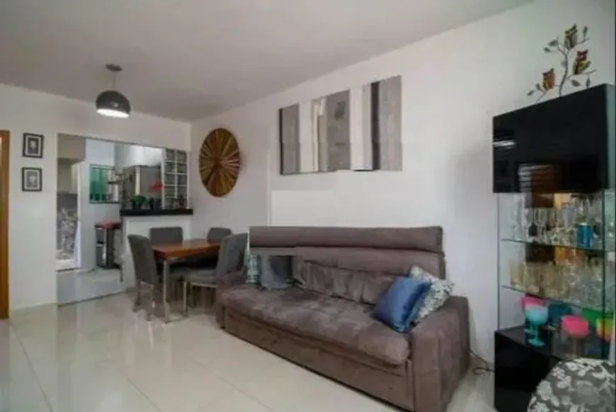 Foto 1 de Casa com 2 Quartos à venda, 66m² em Fernão Dias, Belo Horizonte