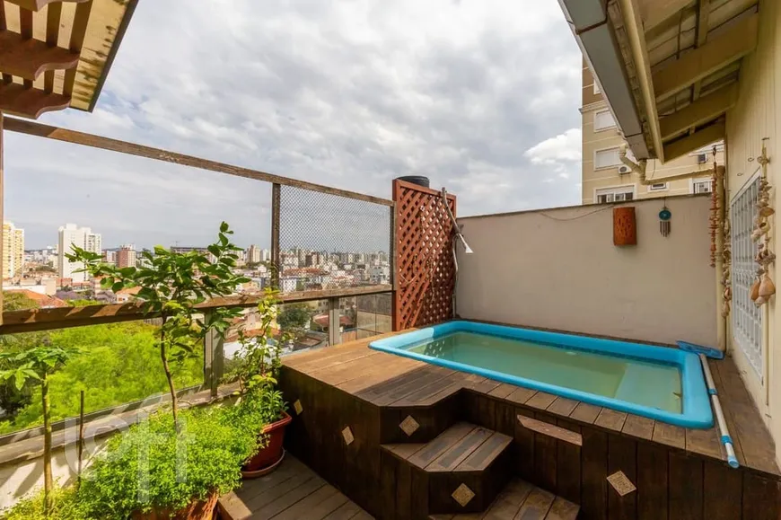 Foto 1 de Casa com 2 Quartos à venda, 227m² em Jardim São Pedro, Porto Alegre