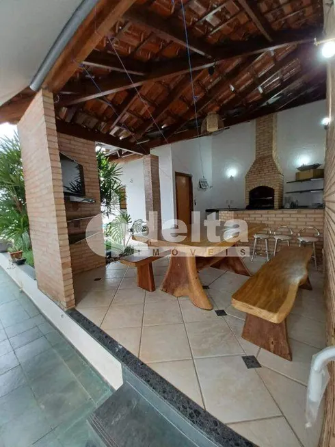 Foto 1 de Casa com 3 Quartos à venda, 170m² em Presidente Roosevelt, Uberlândia