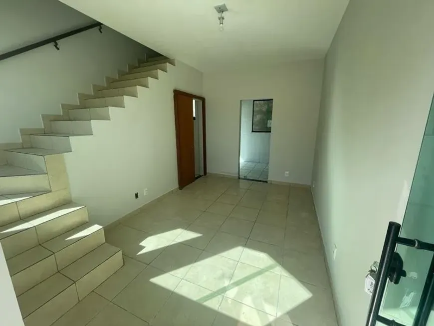 Foto 1 de Casa com 2 Quartos para alugar, 45m² em Masterville, Sarzedo