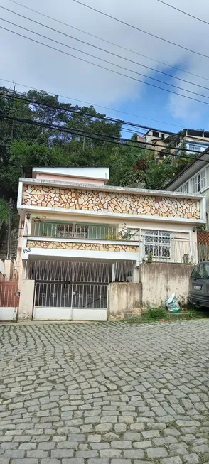 Foto 1 de Casa com 4 Quartos à venda, 301m² em Vila Militar, Petrópolis
