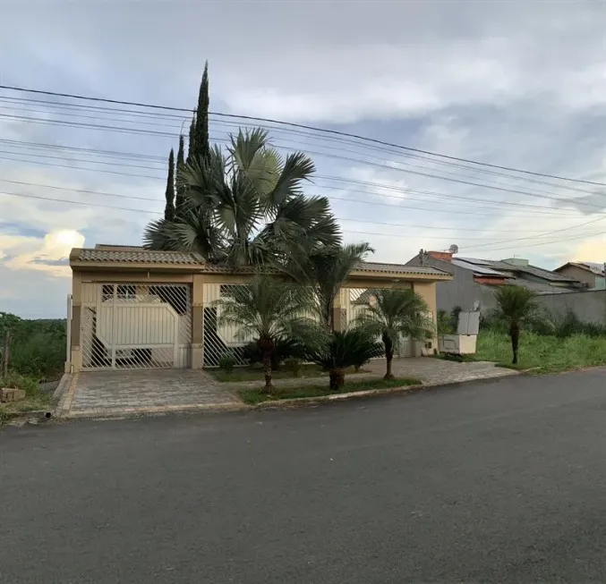 Foto 1 de Casa com 4 Quartos à venda, 347m² em Residencial Marília, Senador Canedo