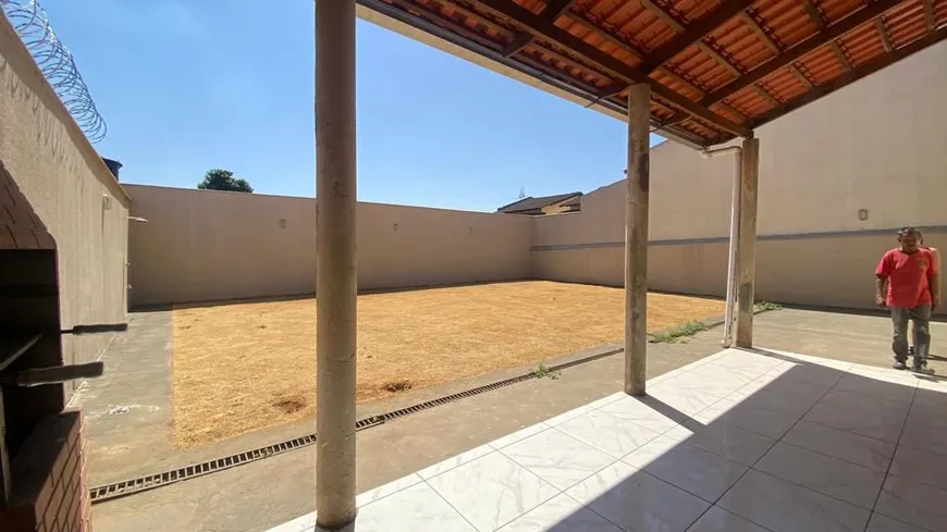 Foto 1 de Casa com 3 Quartos à venda, 220m² em Jardim Ipanema, Goiânia